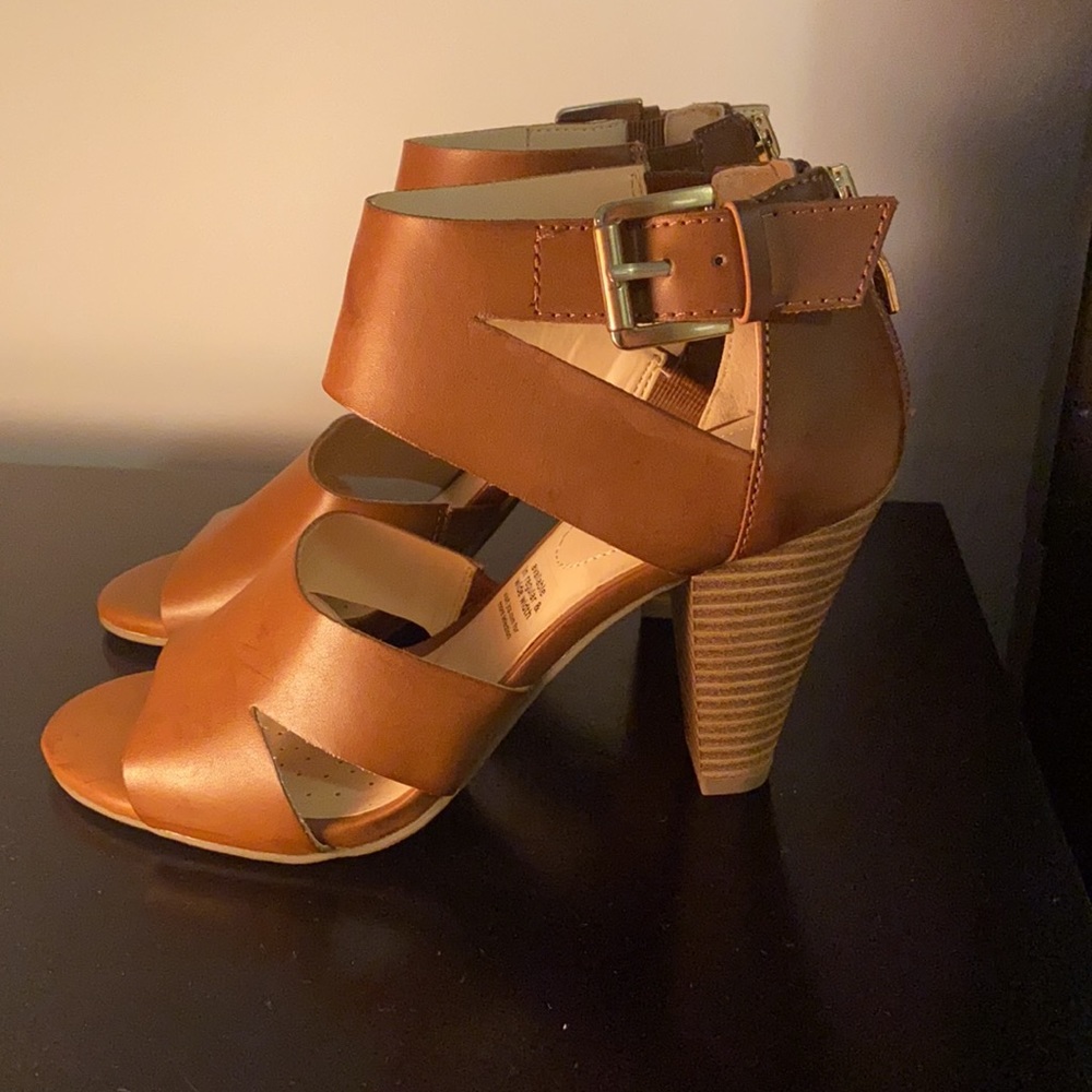 👡SANDAL HEELS👡 - Picture 2 of 7